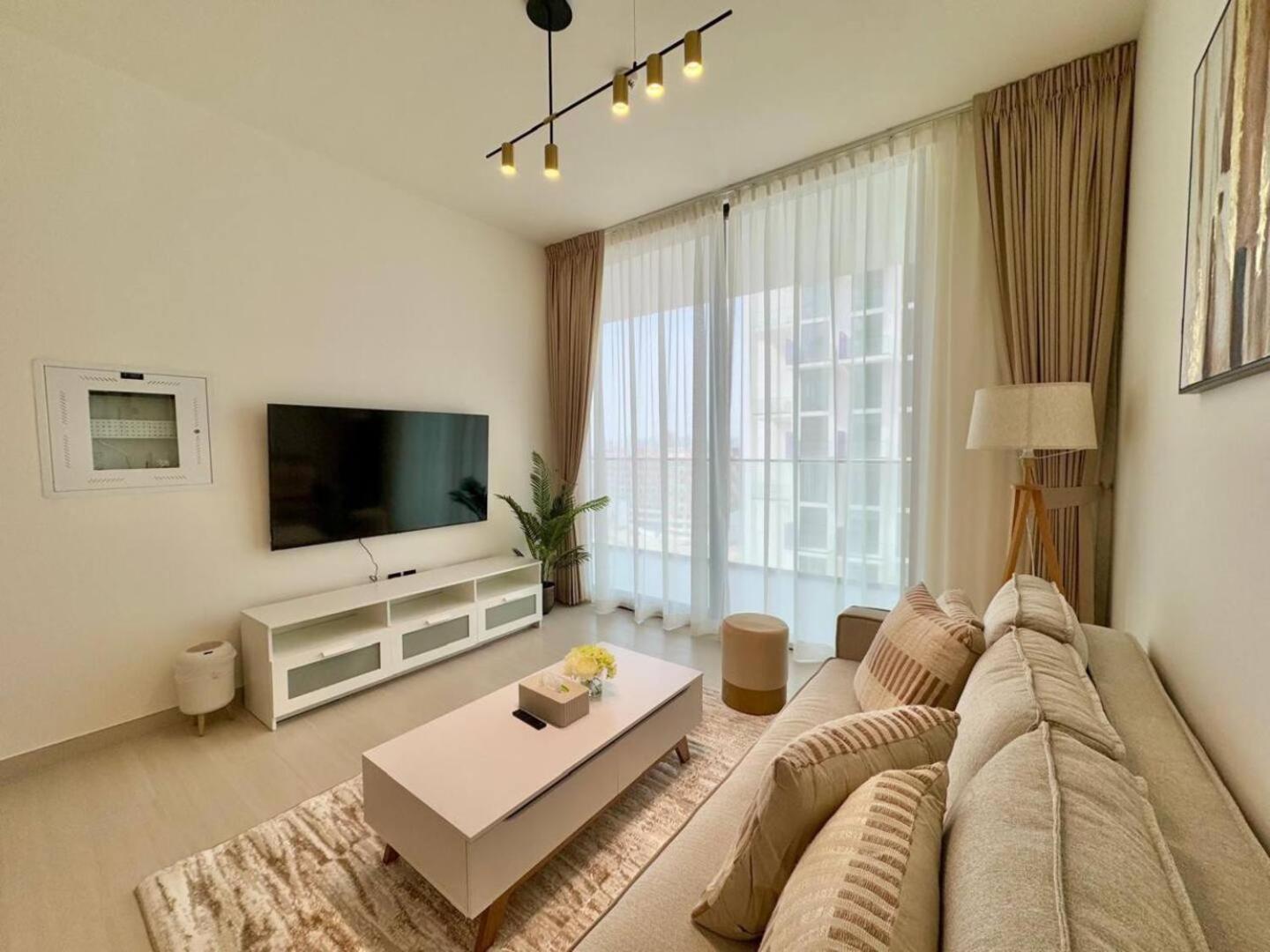 Apartment Spacious 1br In Jvc With Big Balcony *